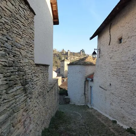 La Cour De * Cremieu